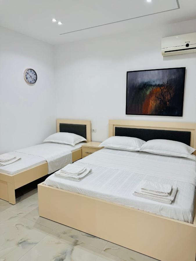 Deluxe Room (2 Adults + 1 Child)