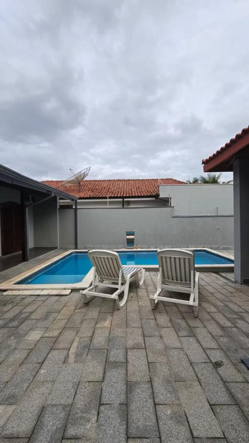 Refúgio com Piscina, Bilhar e Ar Condicionado em Santa Bárbara d'Oeste - Chambres d’hôtes