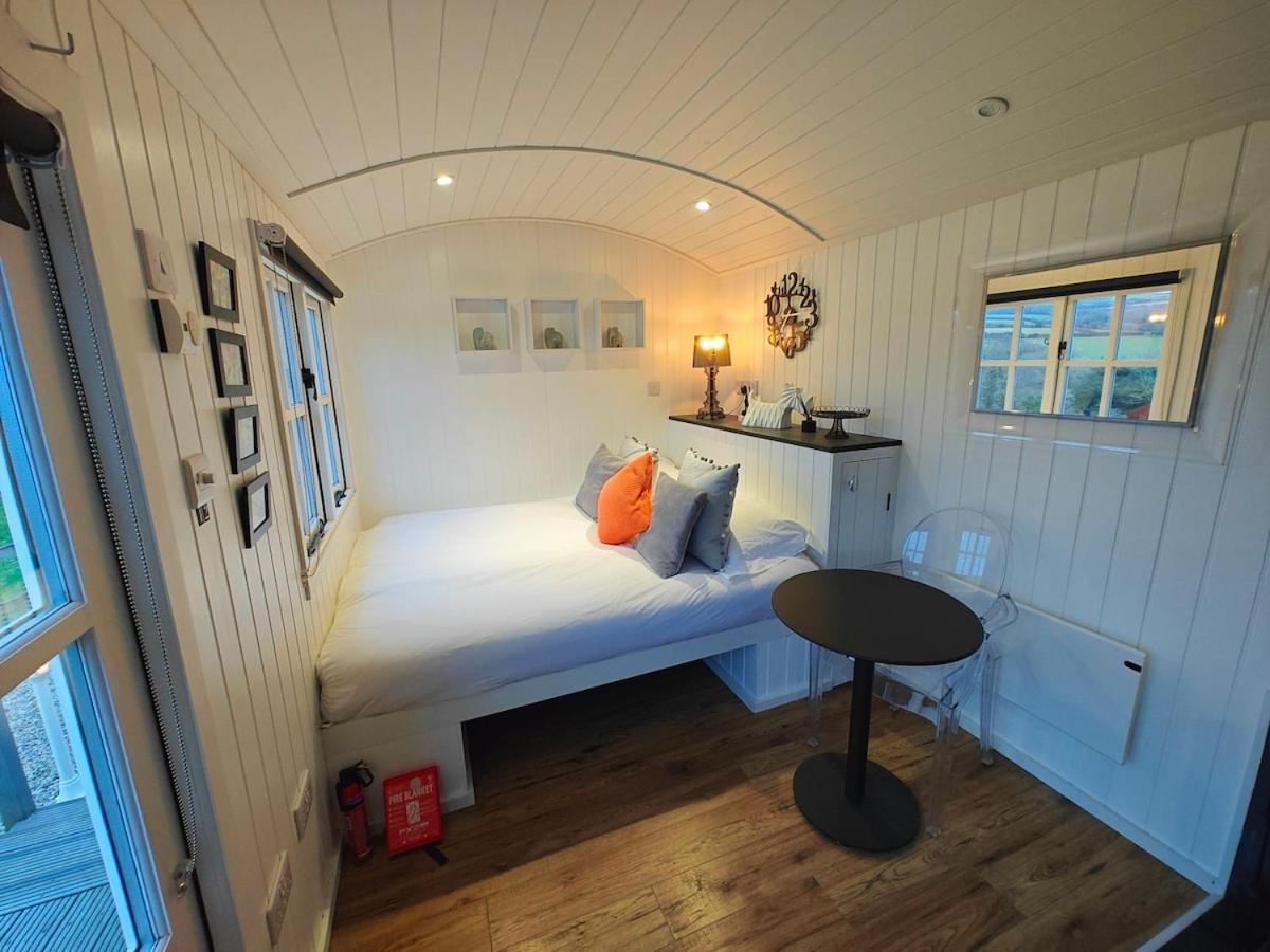 Luxury Countryside Shepherds Hut with Hot Tub - Ferienwohnung Saint Mawgan