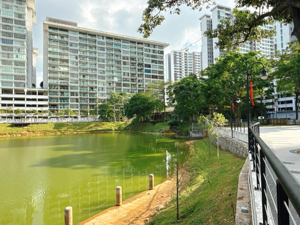 20# Beautiful Lake Front Homes - Mount Austin, JB - B&B Johor Bahru
