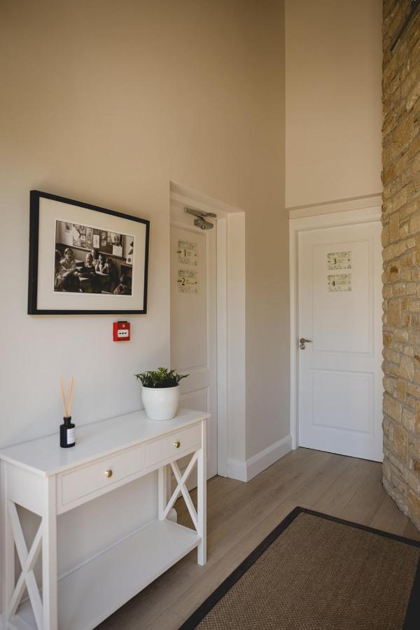 The Old Schoolhouse - Teacher's Quarters - B&B Donegal Town