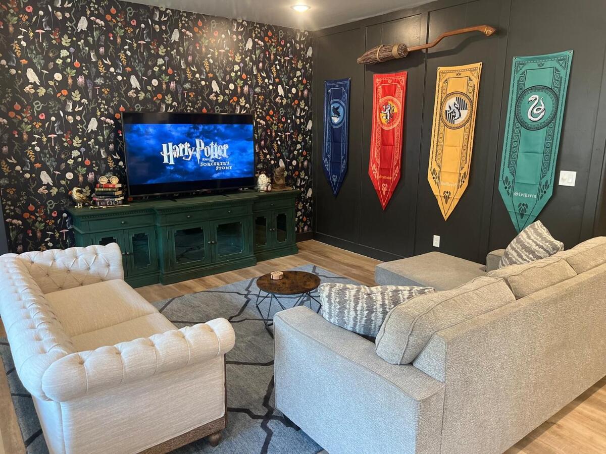 Magical Stay Mountain Views & Prime Location - B&B