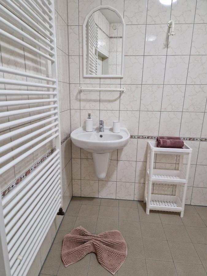 Dreibettzimmer mit eigenem Bad