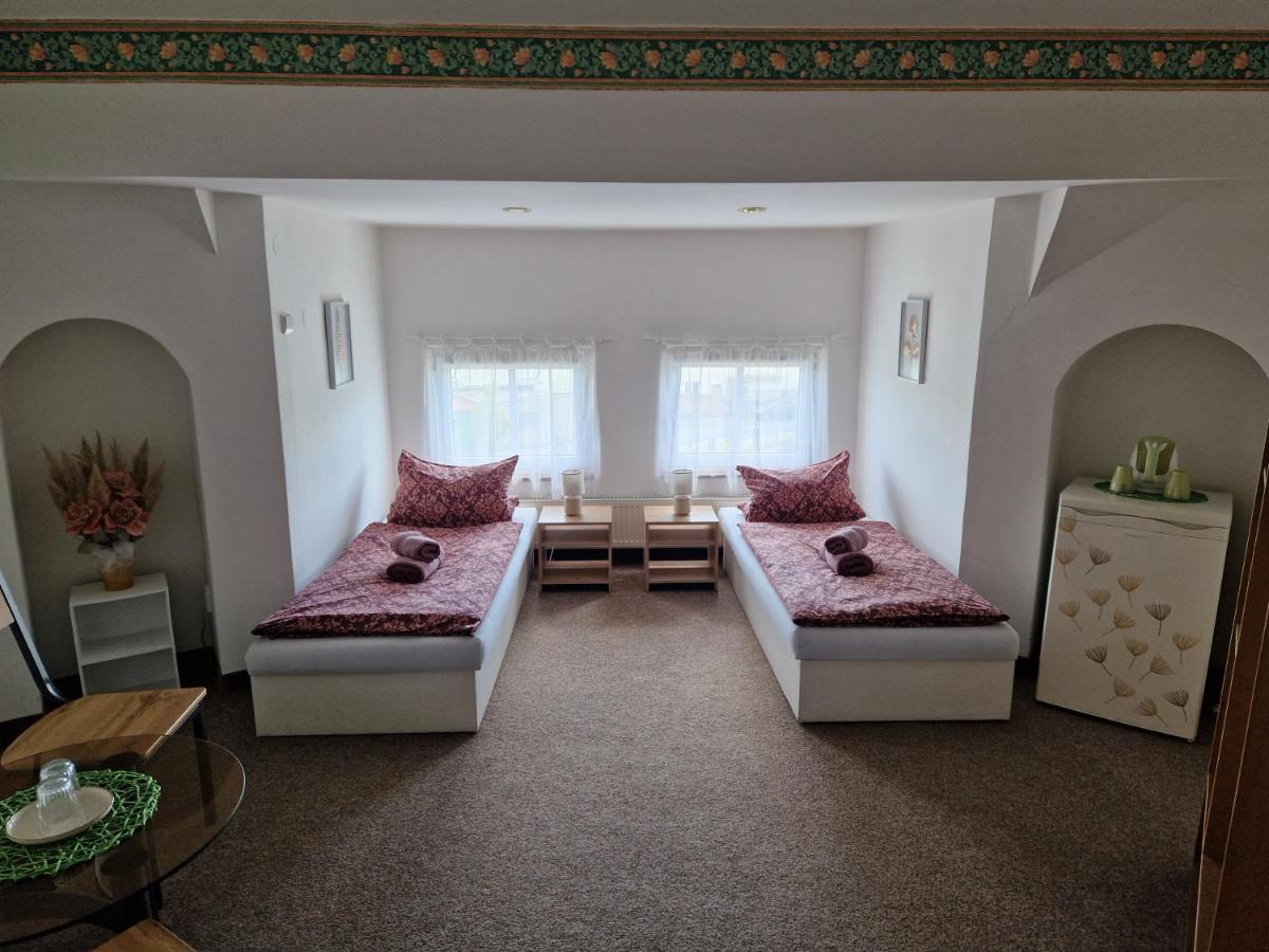 Zweibettzimmer mit Bad