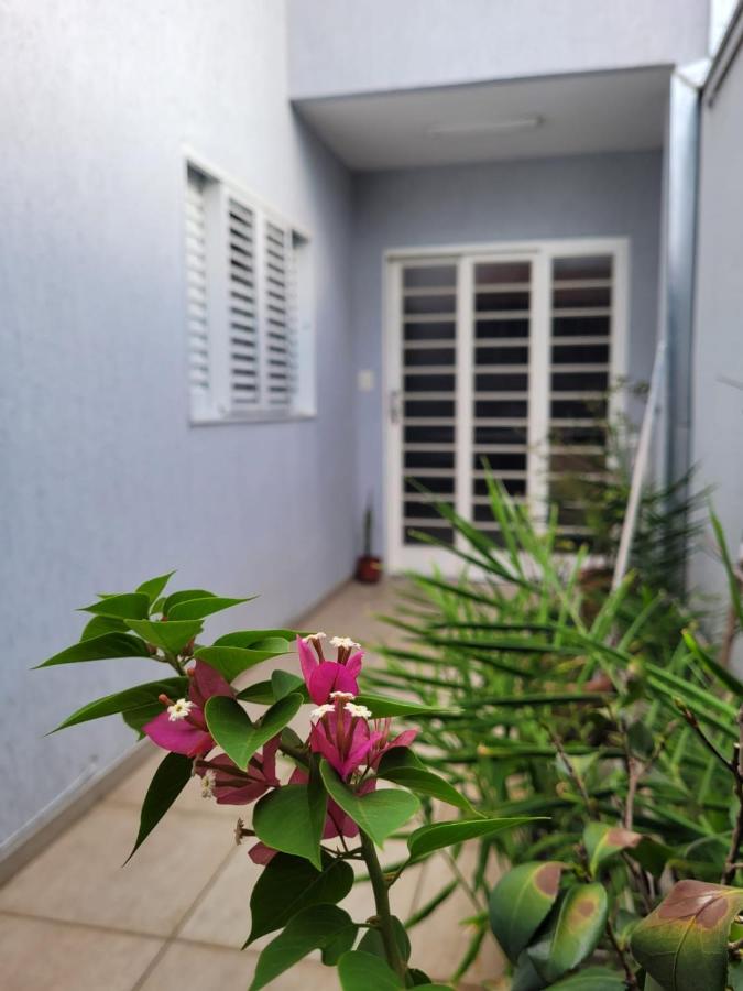 Edícula com estacionamento privativo, a uma quadra do Shopping Oriente - Casa da Sensei - B&B São José dos Campos
