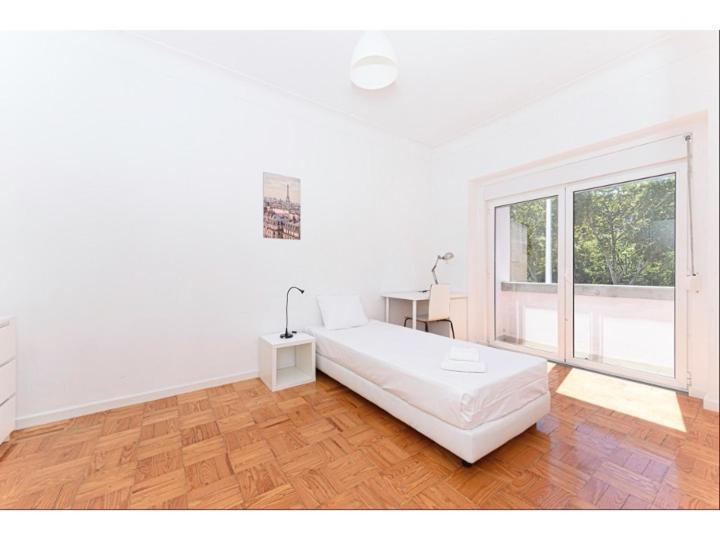 HOUZE_Central Lisbon 4 room flat - B&B