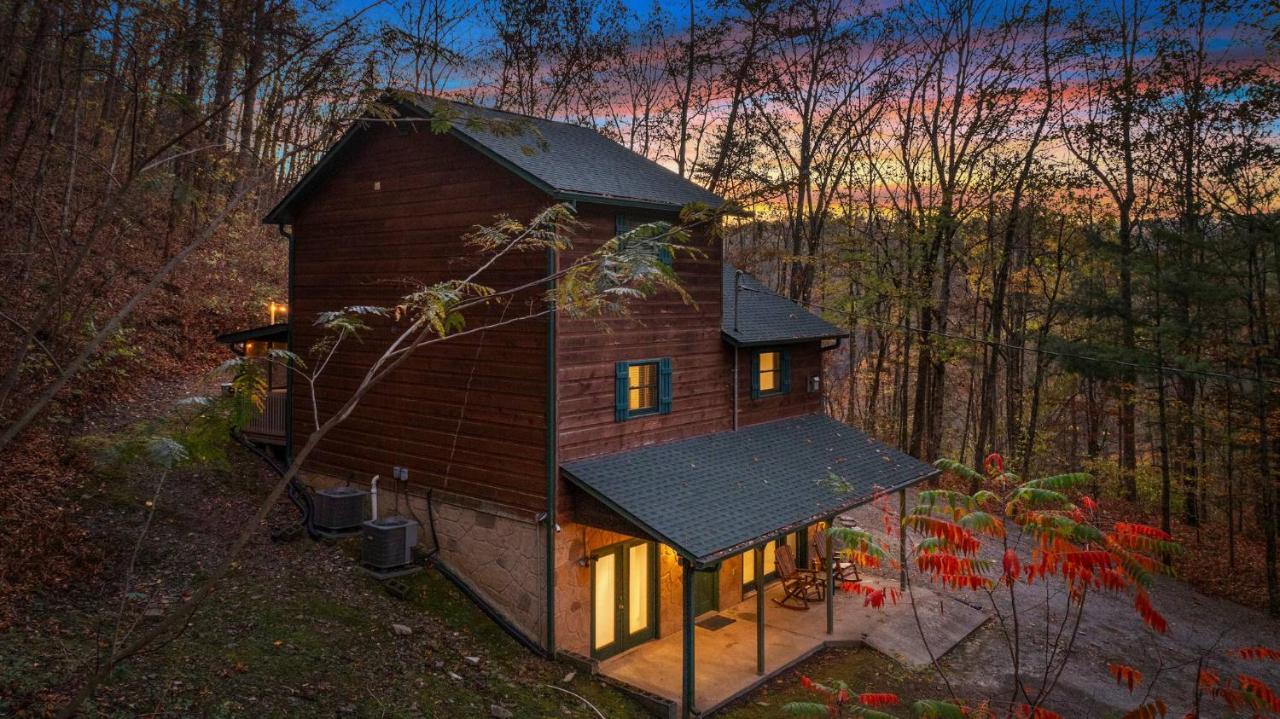 Secluded~ 3 Kings~ Games~ Hot Tub + Fire Pit~ Pets - B&B Sevierville