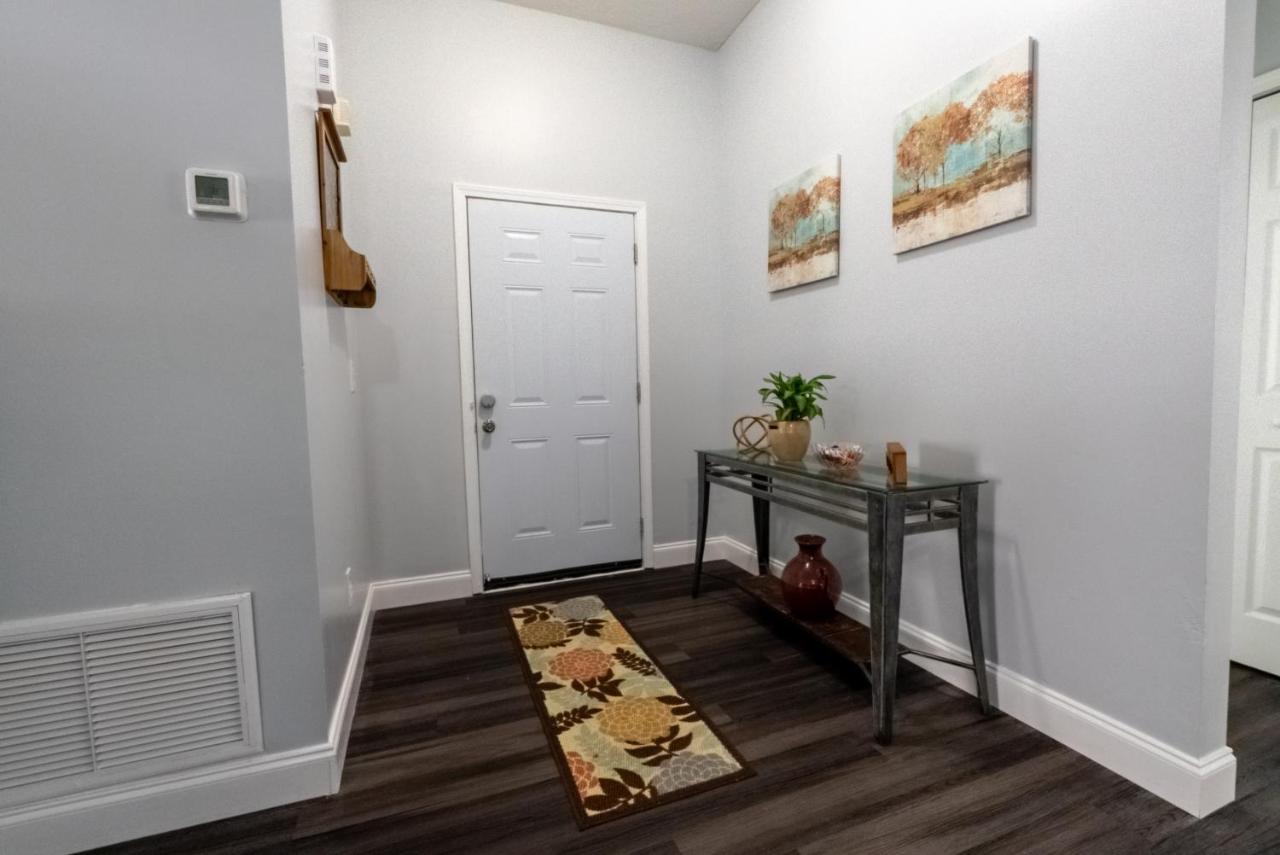 Family Retreat Near NAS JAX and Orang Park Mall with Gameroom - Ferienwohnung Jacksonville