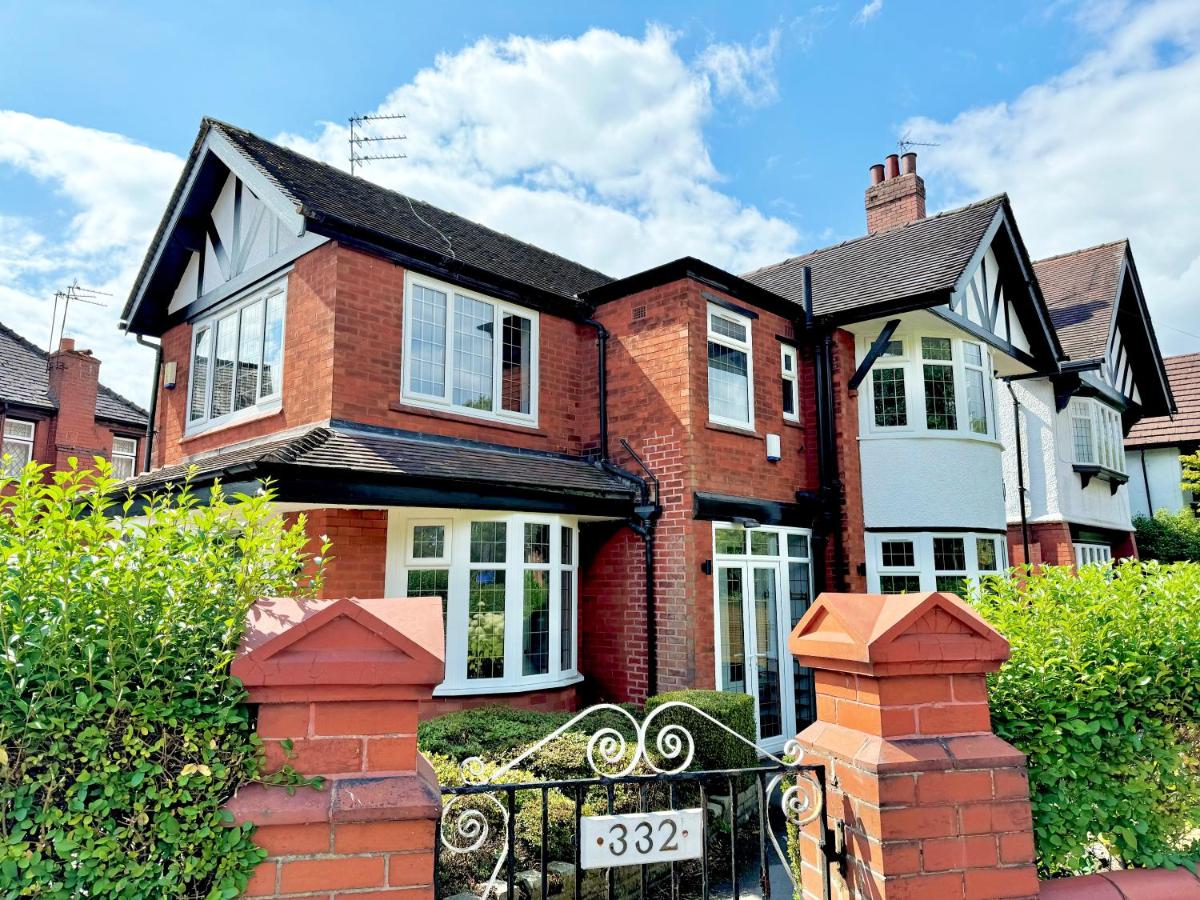 Bright 5 Bedroom House in Didsbury, Manchester - B&B