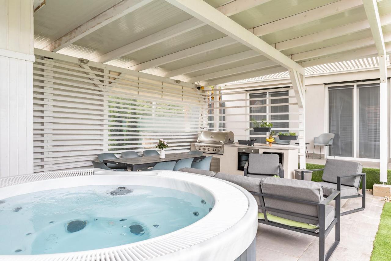 BalatonGardens Apartman - B&B