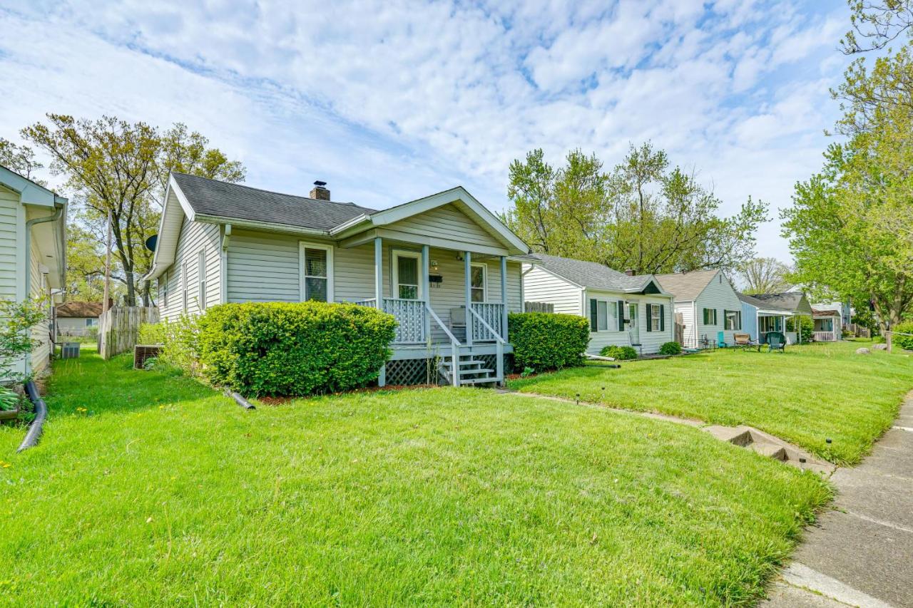 3 Mi to Dtwn Fort Wayne Home with Deck and Yard! - B&B Fort Wayne