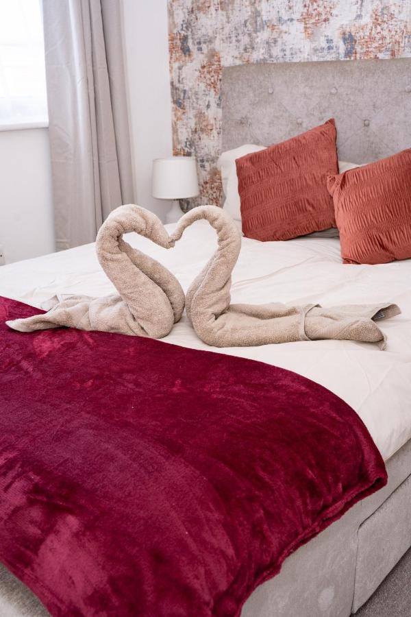Rednest Swindon Central Stay Free Parking - B&B