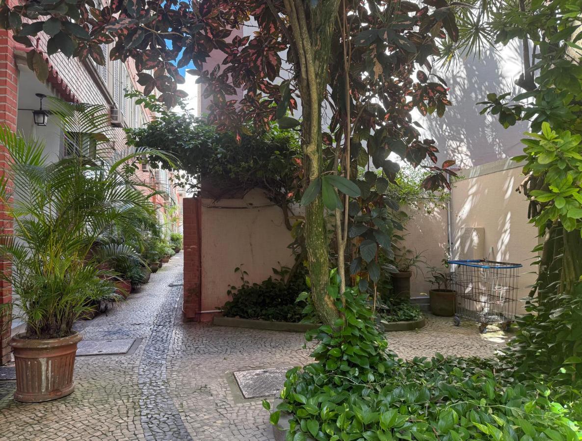 Cozy flat in Leblon five steps from the beach - B&B Rio de Janeiro