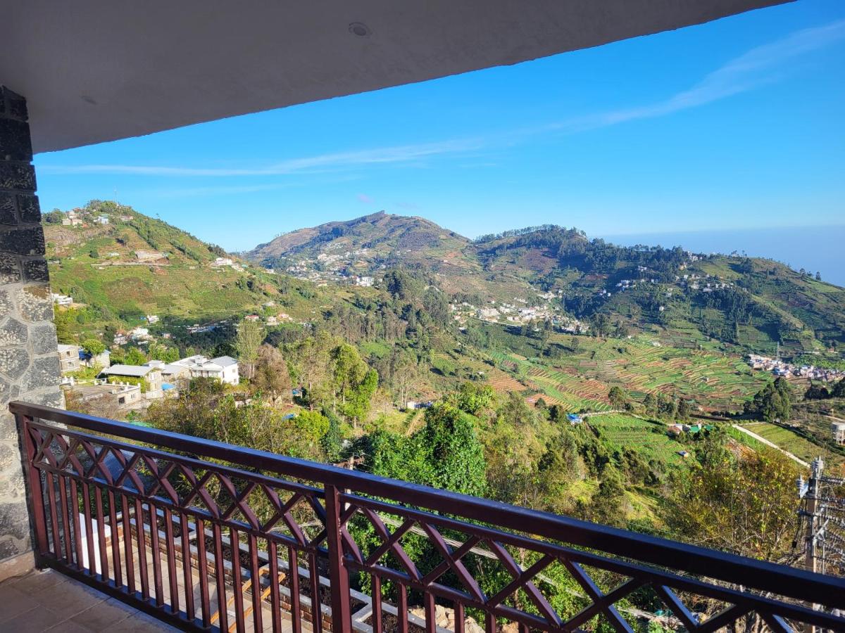 Glen Mist, Mesmerizing Valley View Homestay, Kodai - B&B