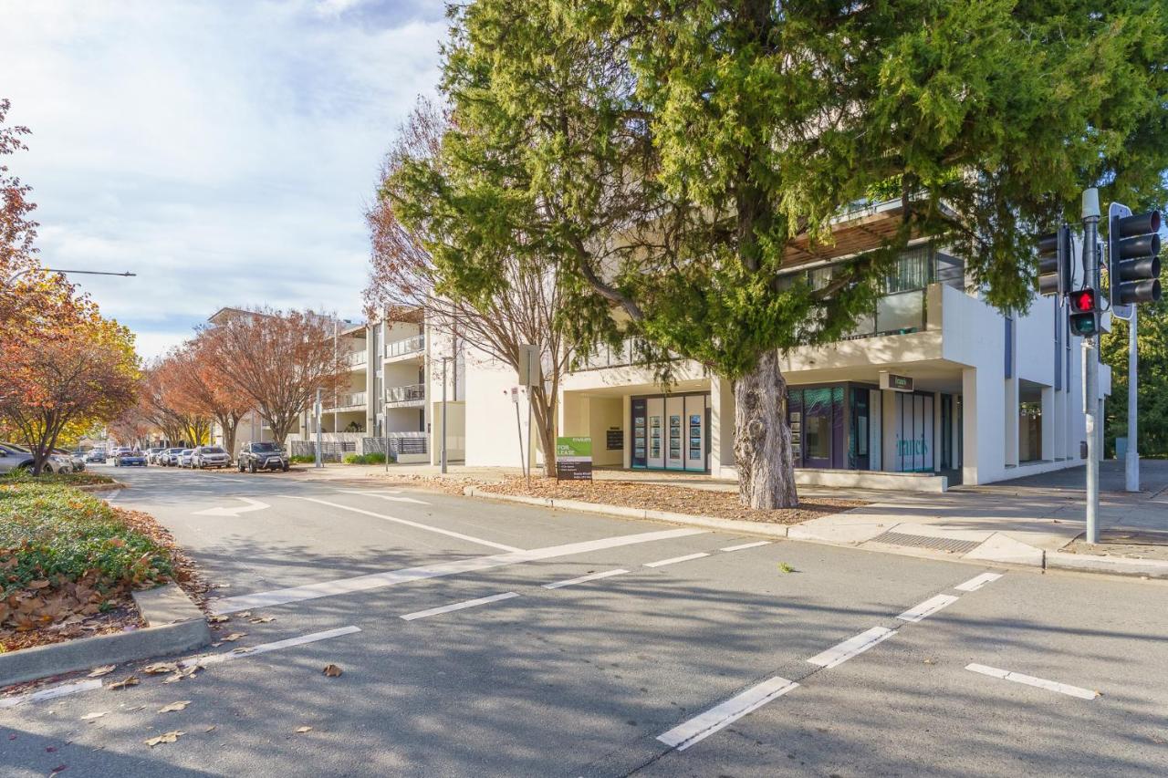 Newly Furnished 2BR Apt in Kingston Foreshore - Hosted by Canstay - B&B Kingston