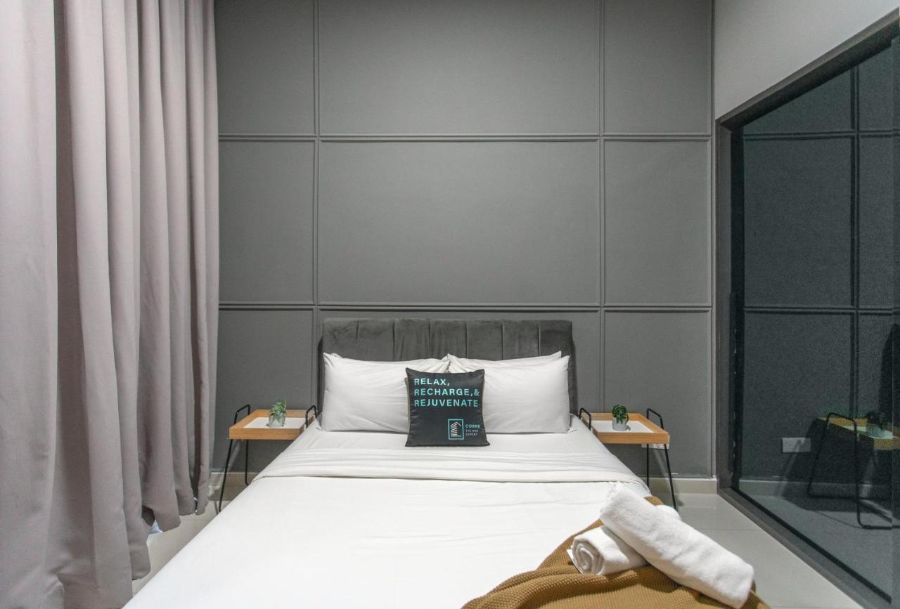 Deluxe One-Bedroom Apartment