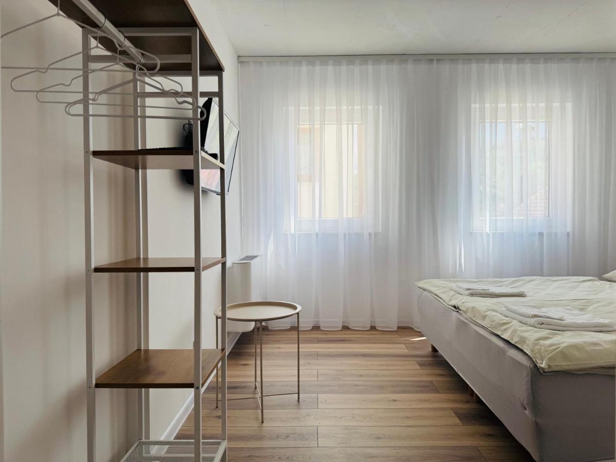 Chambre Double ou Lits Jumeaux avec Salle de Bains Privative
