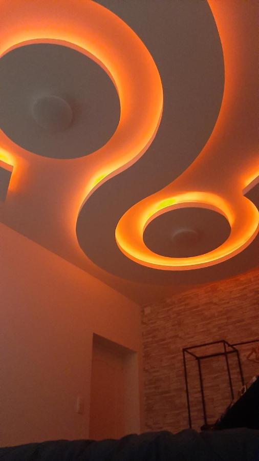 Le trio,appartement 7 pers centre Virton Wifi, tout équipé, parking a proximité - B&B Virton