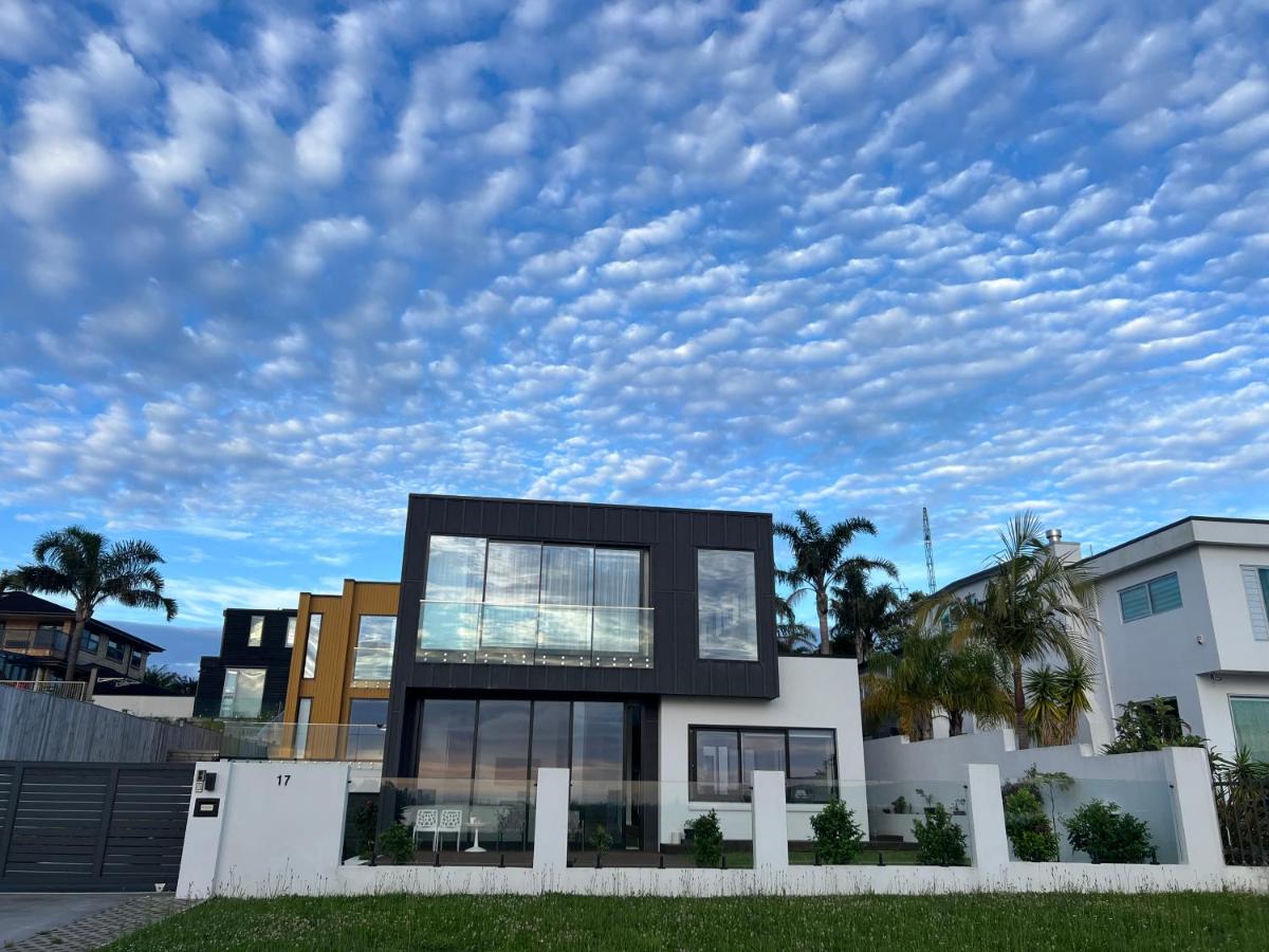 Auckland Luxury Seafront House - B&B Auckland
