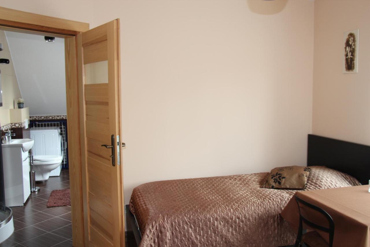Tweepersoonskamer met 2 Aparte Bedden en Badkamer