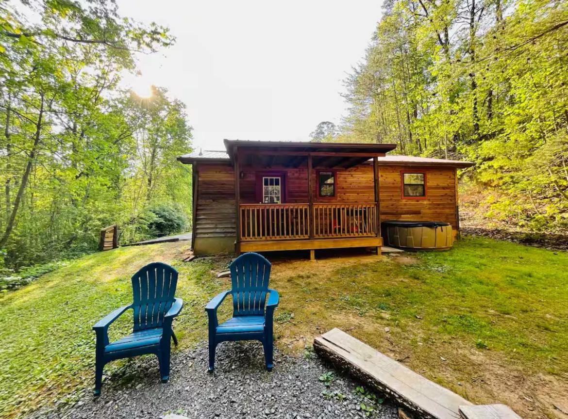 Smoky Mountain Cabin with HOTTUB - B&B Seymour