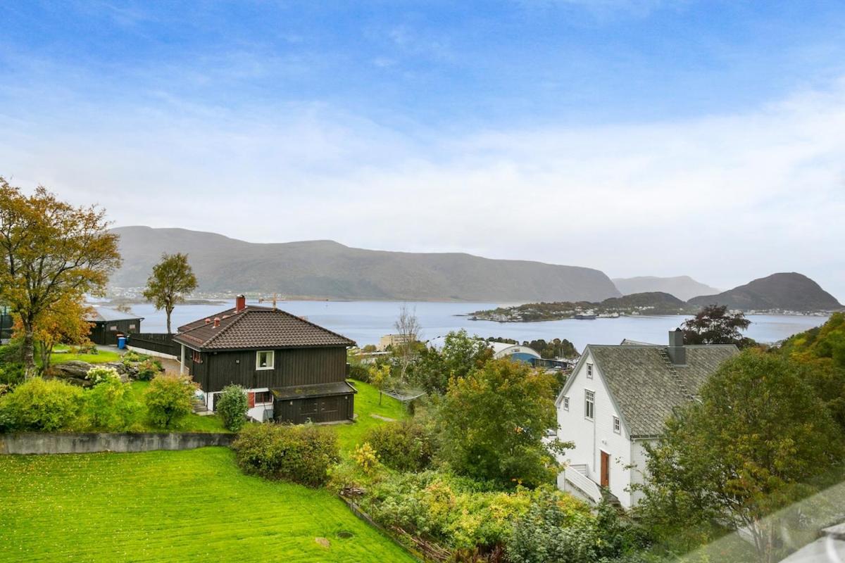 6 Bedroom House - Ferienwohnung Ålesund