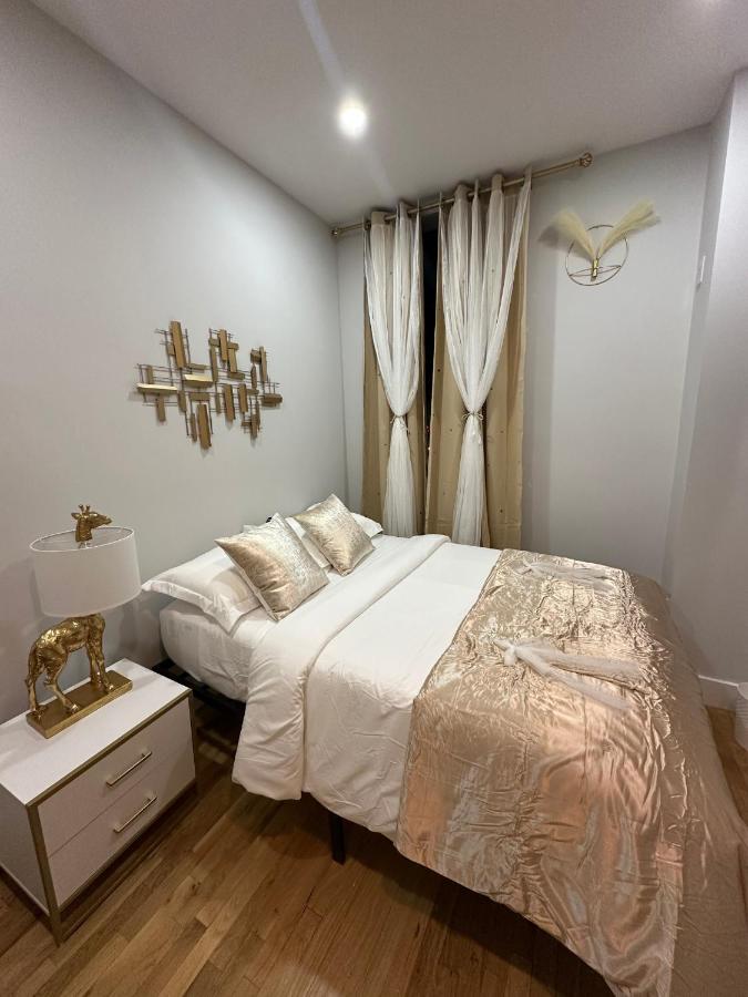 Chambre Lit Queen-Size avec Salle de Bains Commune