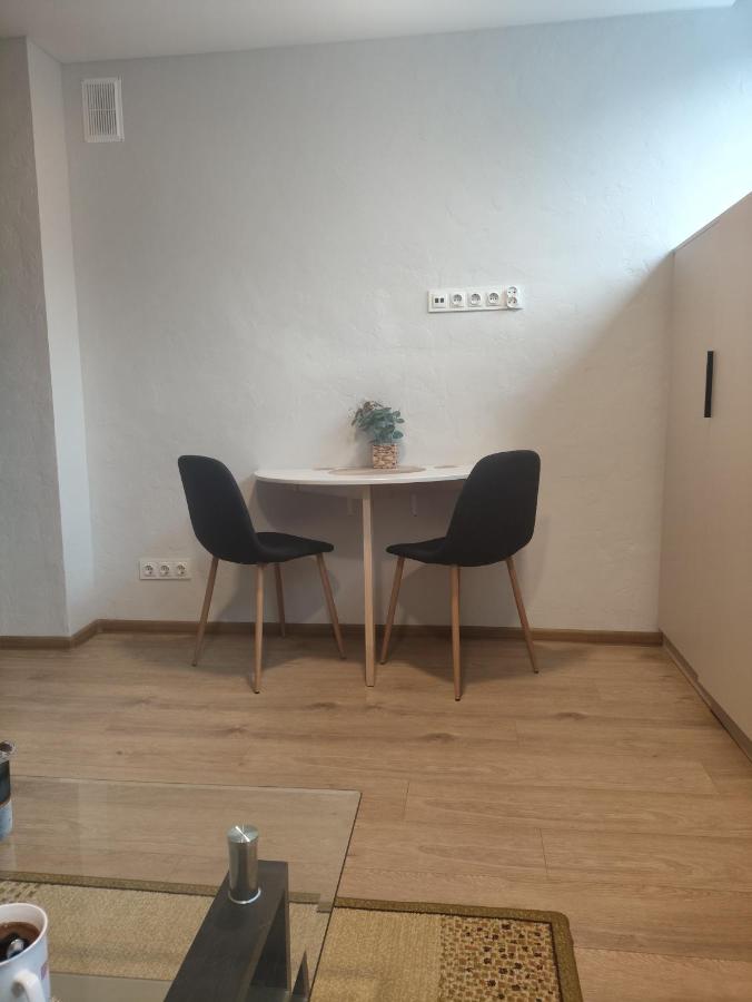 Jaunystės studija - B&B
