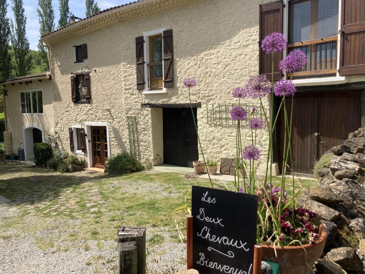 Les Deux Chevaux Chambres d’Hôtes - B&B Rouvenac