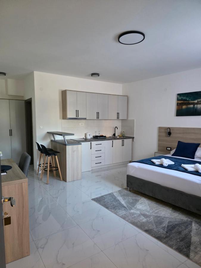 Deluxe Room (2 Adults + 1 Child)