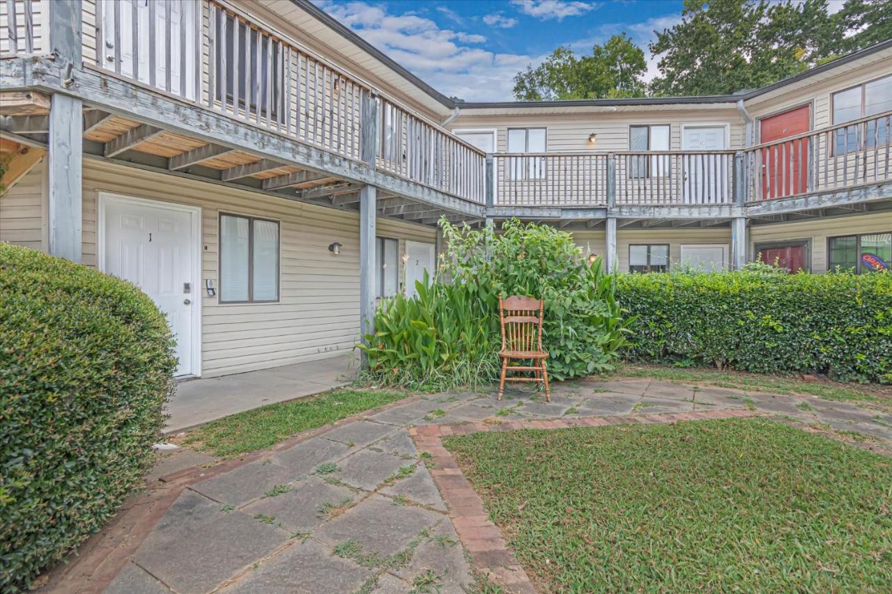 Queen Bed Modern Studio Apartment in Huntsville - Ferienwohnung Huntsville