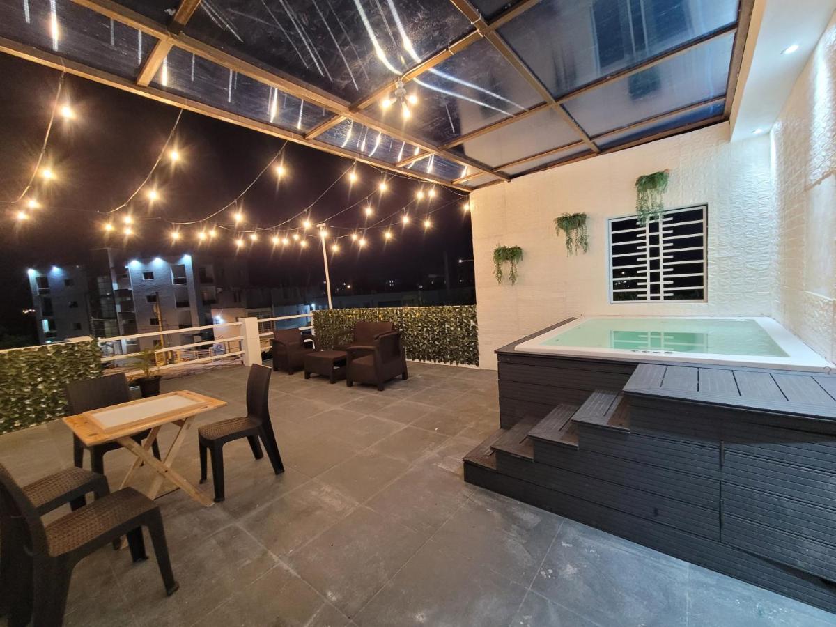 3BR apartment with Private Terrace and Jacuzzi 3mins from the Beach - B&B