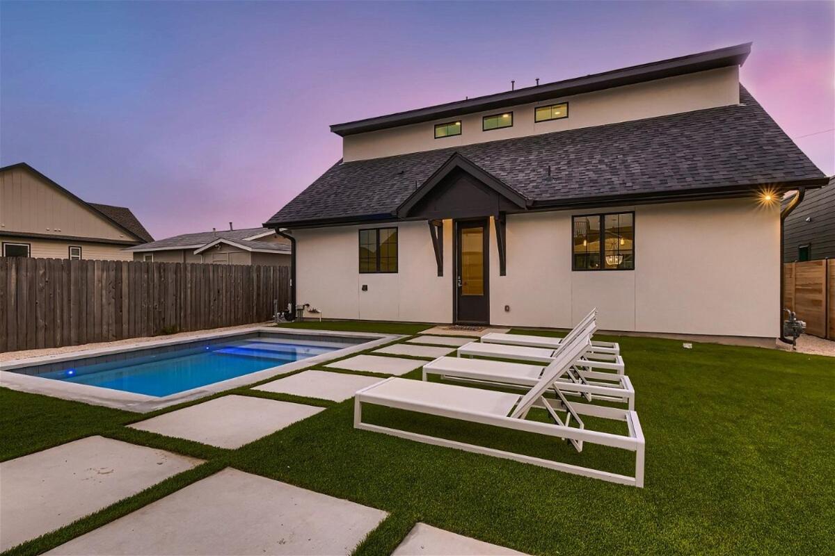 Stunning home - walk to square & heated pool - B&B Georgetown