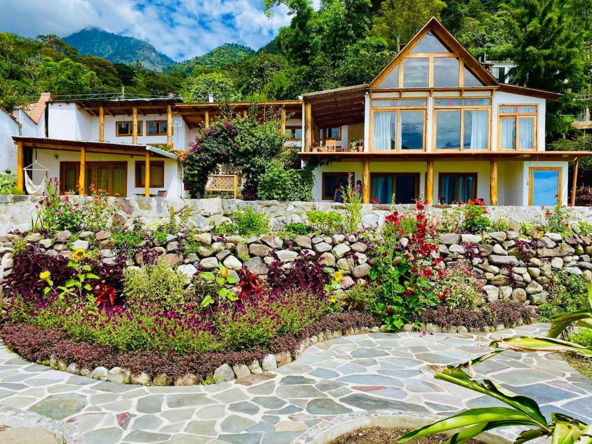 Casa de Los Angeles Lakefront Retreat with Sauna and Volcano Views - B&B