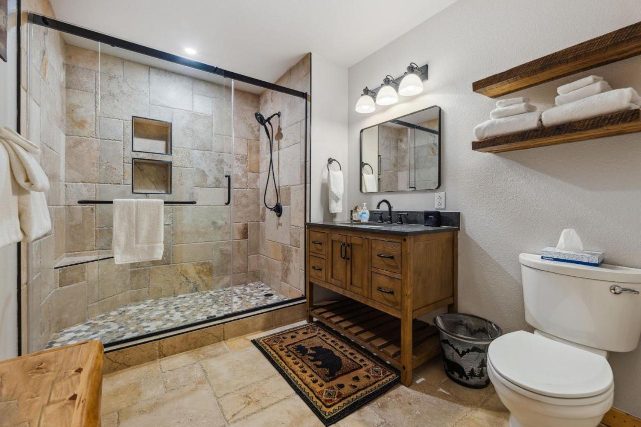 Classic One-Bedroom Apartment with King Bed
