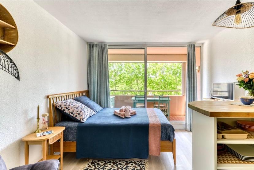 Studio Les Régates avec loggia et parking gratuit Plage du Grazel Gruissan - Chambres d’hôtes Gruissan