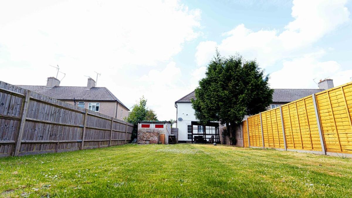 Modern, comfy 2 bedroom House in Hatfield, town centre, free parking, large garden - Ferienwohnung Hatfield