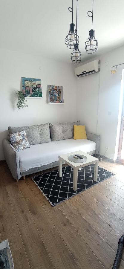 Cozy Apartmant with a sea view in Orašac - B&B Orašac
