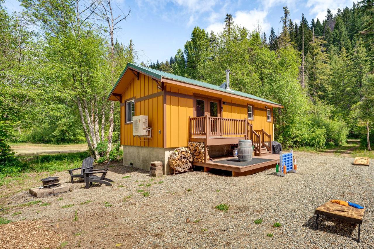 Deck and Fire Pit Yakima River Retreat in Cle Elum - B&B