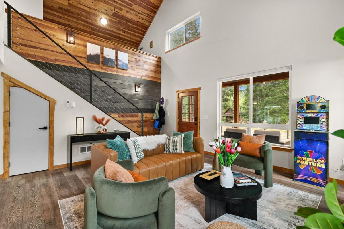 Rainier XL Chalet EV-Hot Tub-Game Room-Guest Suite - B&B