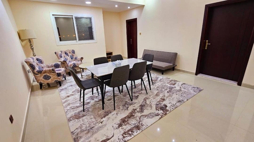 Magnificent 5 bedroom apartment near Al-Khan Beach - B&B