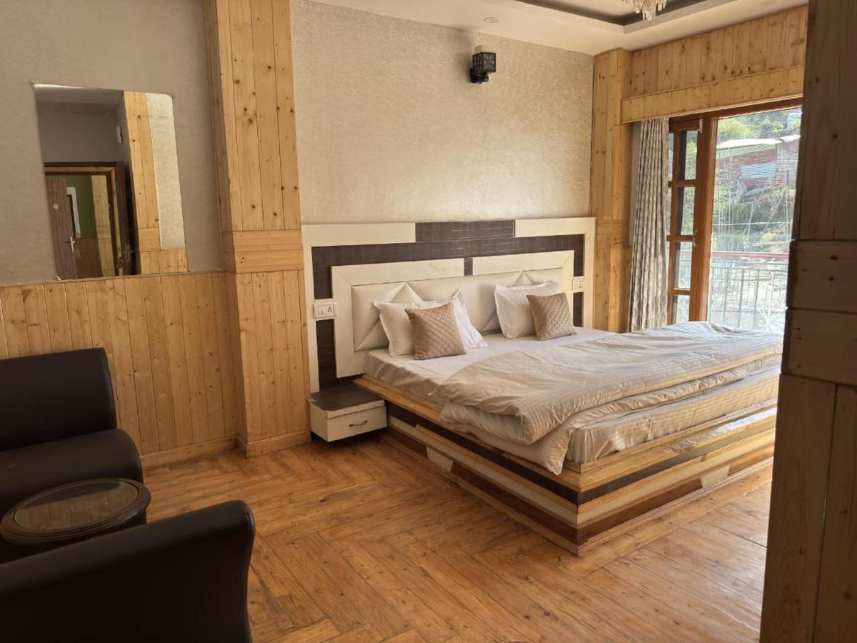 Queen Room with Balcony