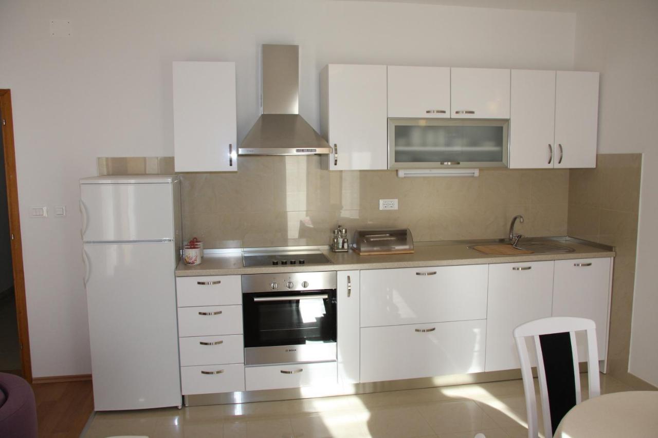 Comfort One-Bedroom Apartment with Balcony and Pool View