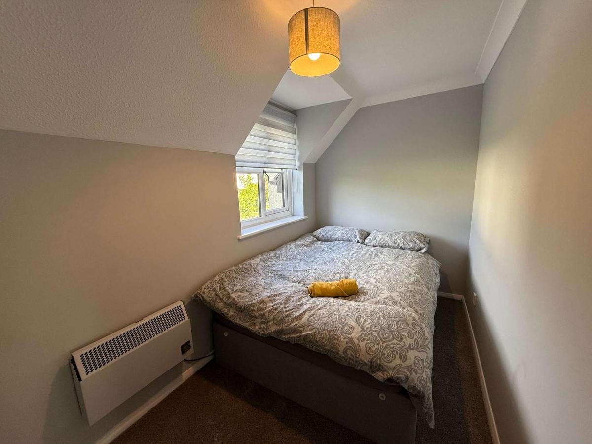 2 Bedroom Modern Apartment with Free Parking - B&B Chelmsford