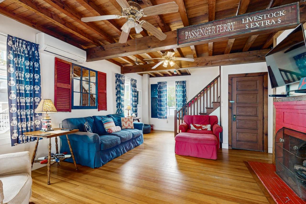 Six Bedroom Holiday Home