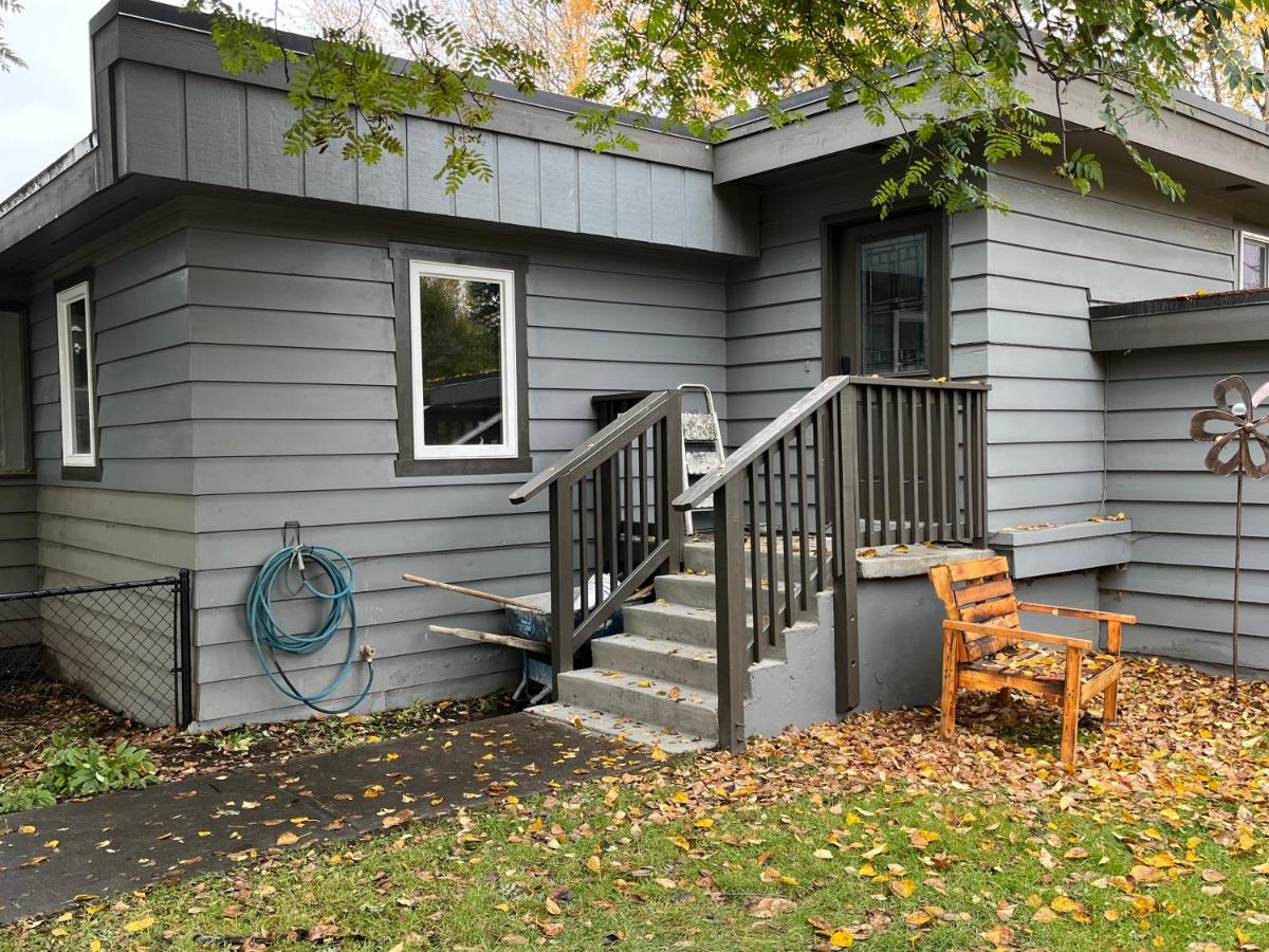 Modern Midtown Base Camp with 3 Luxe King Beds - B&B Anchorage