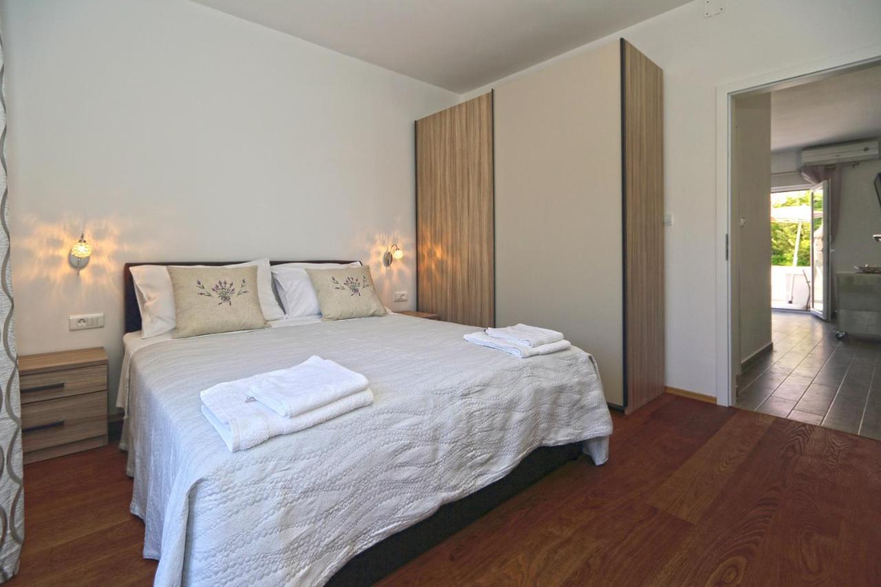 Comfort One-Bedroom Apartment with Sea View 