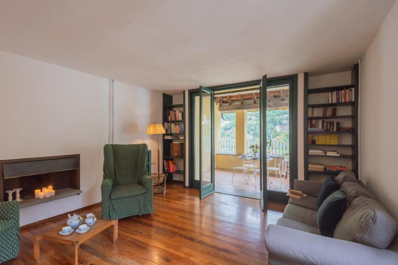 Residenza Regina on the Lake by Rent All Como - B&B