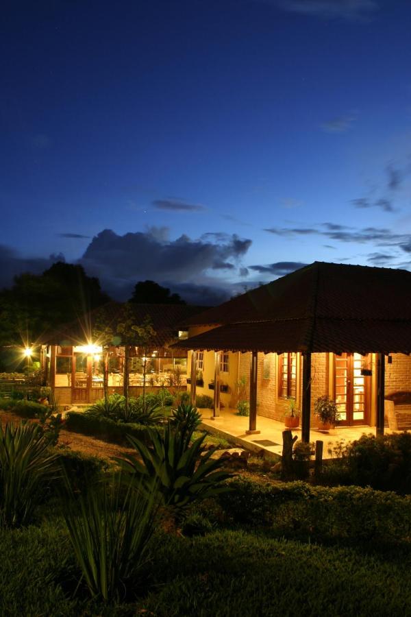 Pousada Vale das Araras - B&B