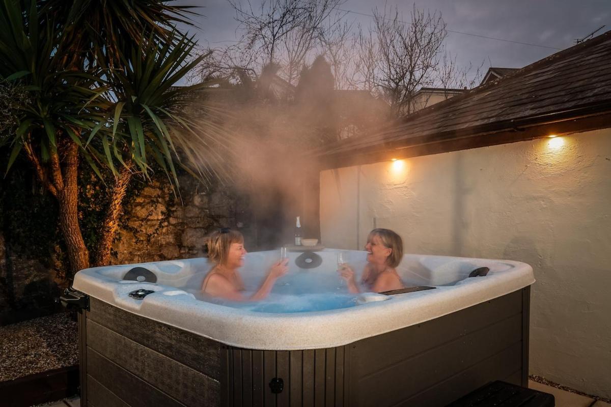 Clementine Cottage, Hot Tub, Pool Table, Holcombe Beach 600m - B&B
